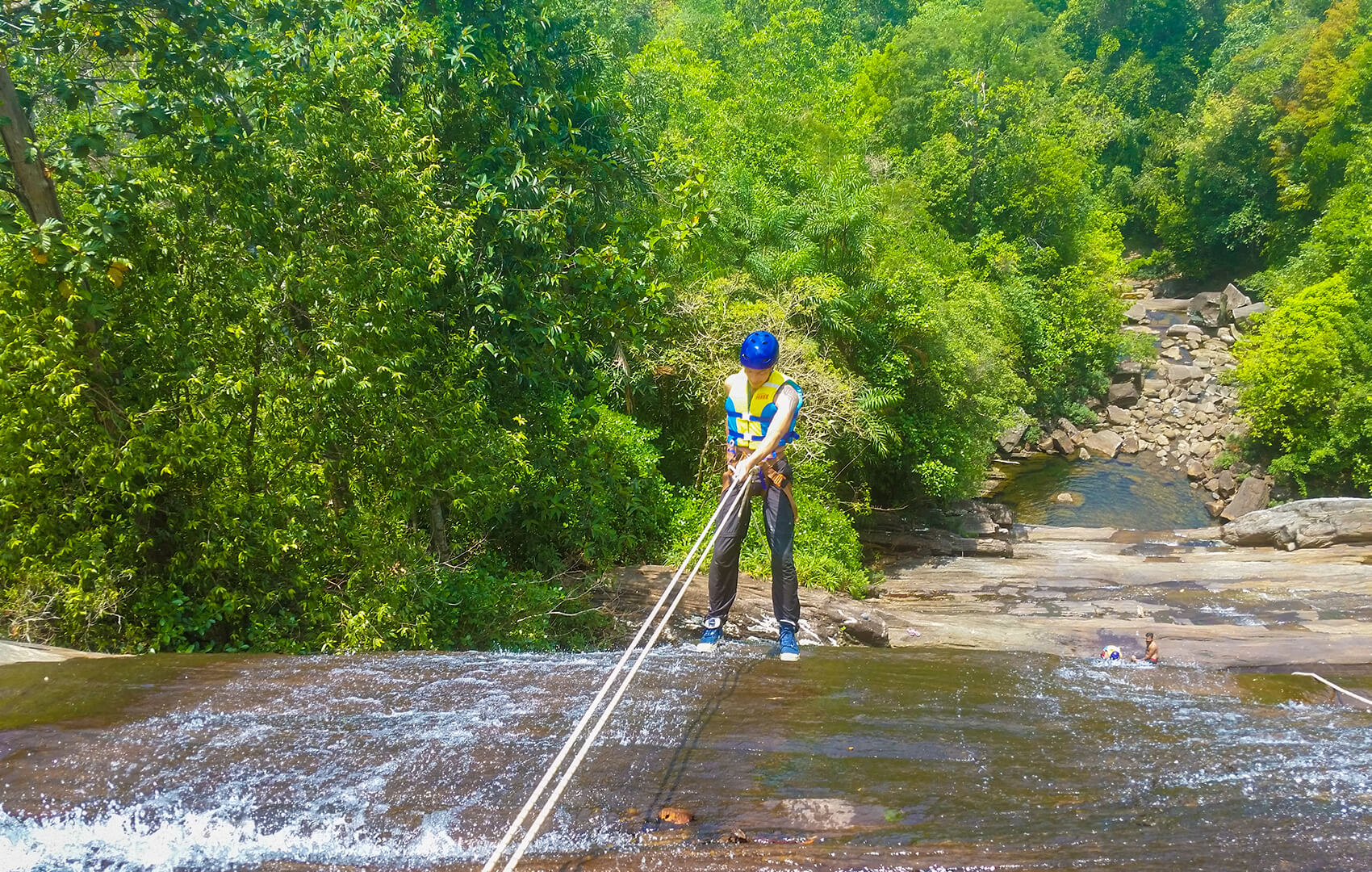 waterfall abseiling sri lanka